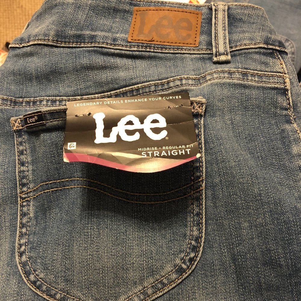 NWT LEE Midrise and Regular Fit Straight Blue Jeans 20W Medium - 1WMTEW5